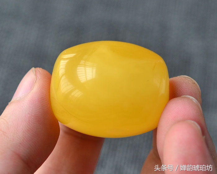 蜜蜡黄水晶琥珀哪个好,鸡油黄满蜜的蜜蜡是什么样