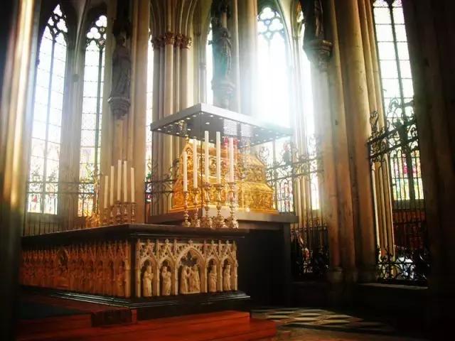 上帝视角俯瞰德国科隆大教堂,德国科隆大教堂效果图