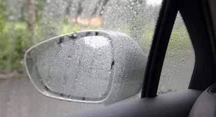 雨天上路必备的五个技巧,新手如何克服雨天开车