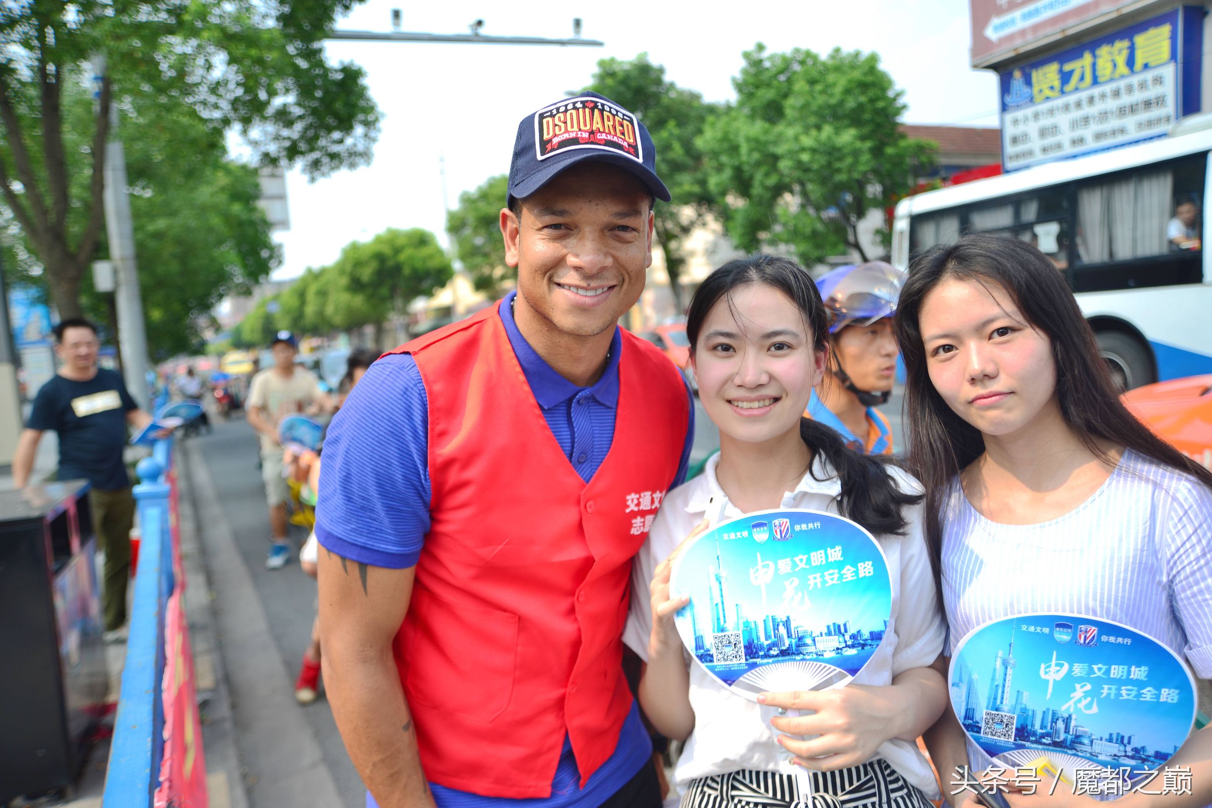 上海申花球员街头,申花新援在上海街头活动