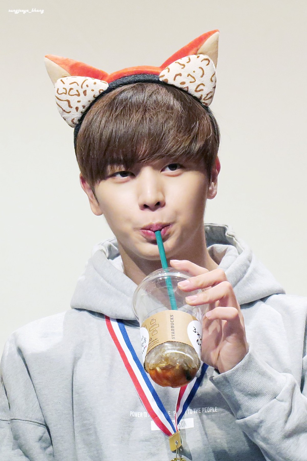 明明靠颜值他偏要靠才华,明明可以靠颜值可他偏要靠才华