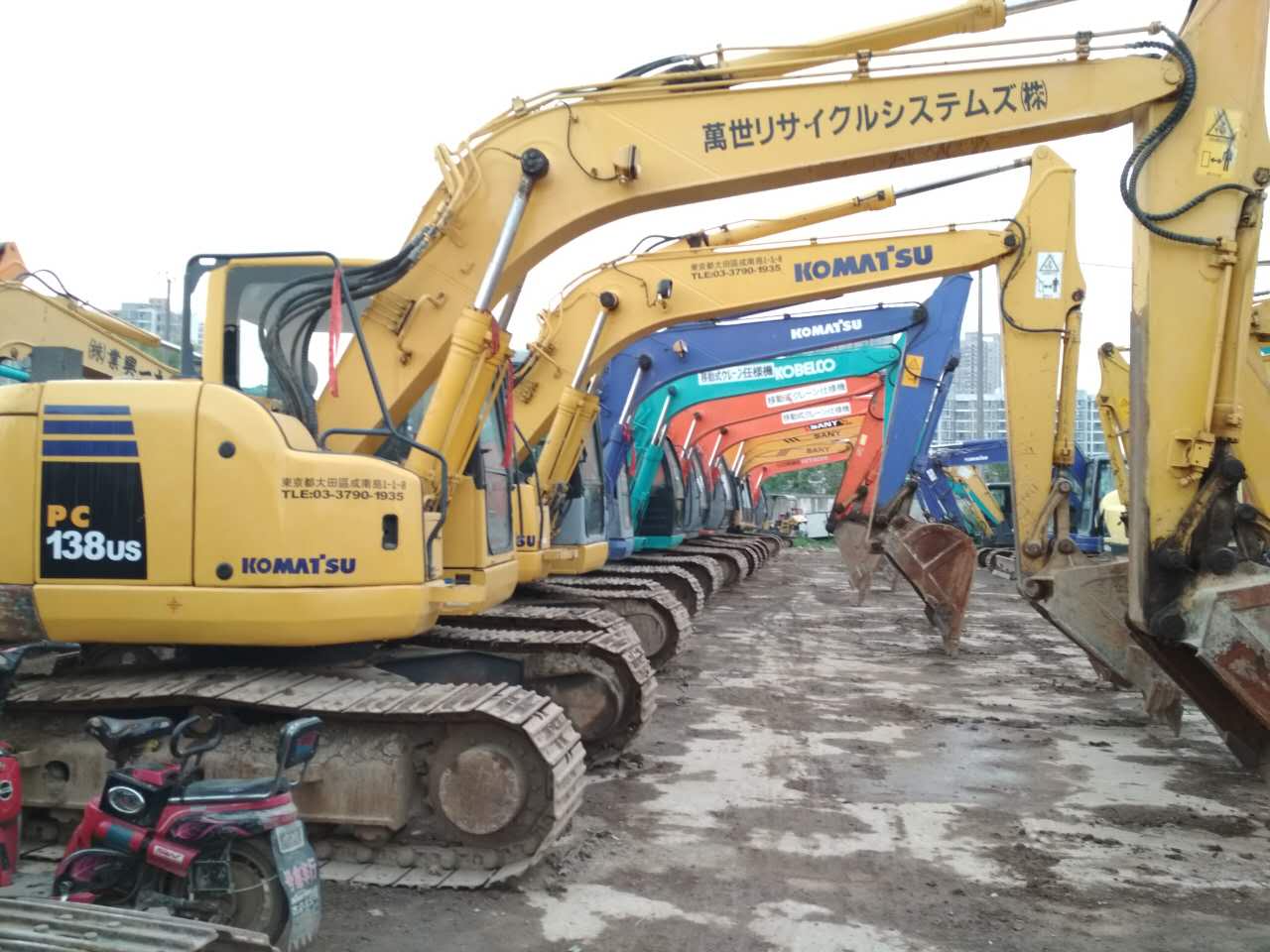 二手挖掘机现场实拍,二手挖掘机直击现场