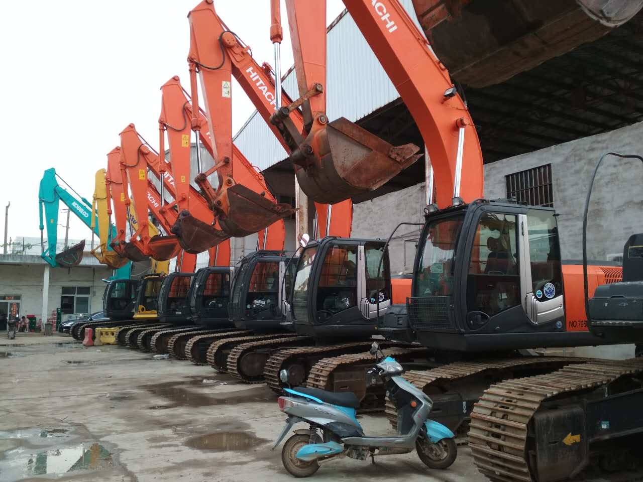 二手挖掘机现场实拍,二手挖掘机直击现场