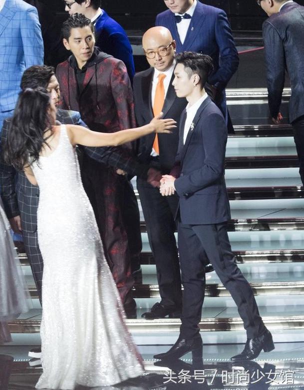 鹿晗小井的蕾丝衫张翰的渔网袜，不是战狼依然够帅