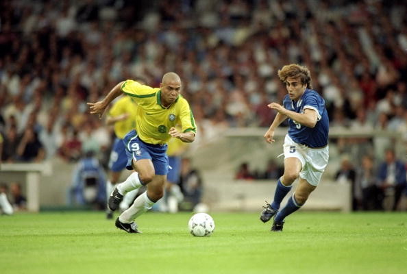 足球史上最伟大十大边锋,足球史上最伟大十大球星排名