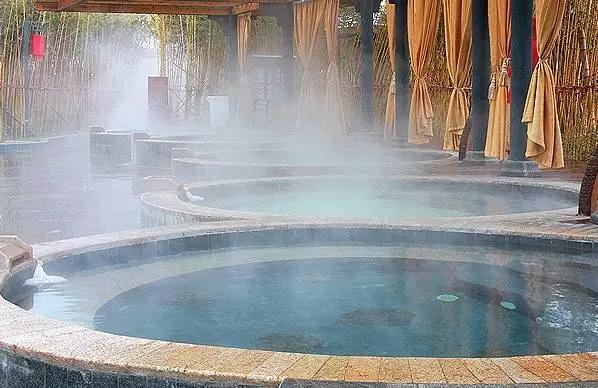 泡温泉的正确打开方法,泡温泉正确打开方式