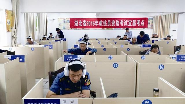 当驾校教练需要考教练证吗,汽车教练的工资