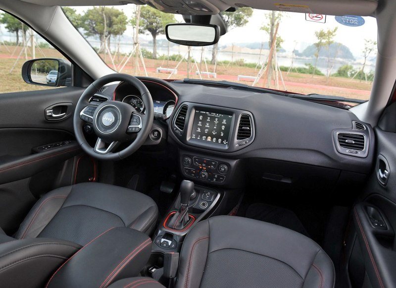 指南者2.4四驱豪华版,吉普指南者2.4四驱高性能版