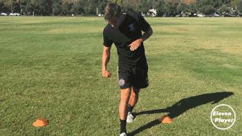 足球怎么练习自己非惯用脚长传,足球长传贴地斩训练方法