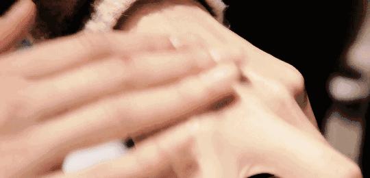 含有酒精的护肤品会马上挥发掉吗,护肤品含有酒精会怎样