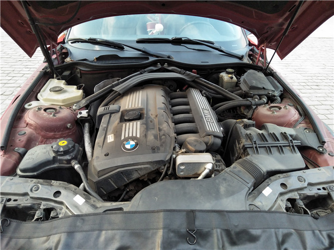 有面子的车可不只有宝马奔驰,在路上跑的宝马z4最新款