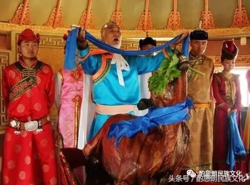 全国最特色正宗美食烤全羊的做法,烤全羊有哪些传统特色美食