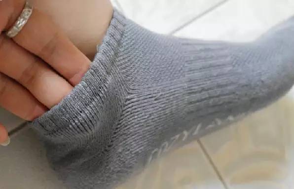 解决袜子破洞的技巧和方法,袜子破洞了