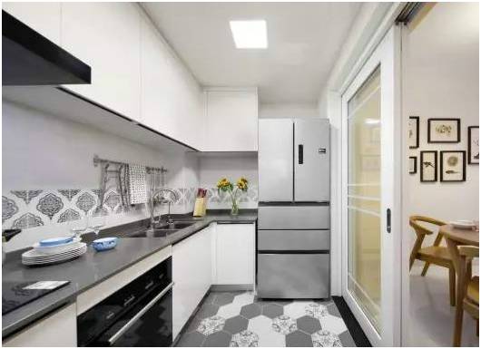 家用冰箱可以直接放在阳台吗,冰箱放阳台的最佳位置