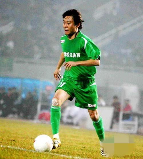 前国足队员喝酒,国足前队长喝啤酒纪录