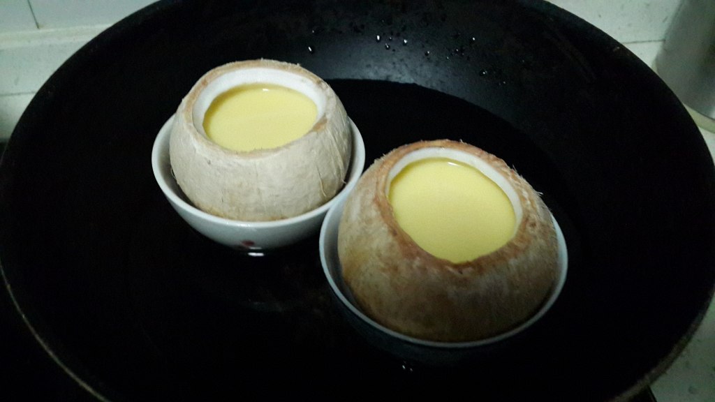 原汁椰子炖蛋的做法,原盅椰子鸡煲汤做法