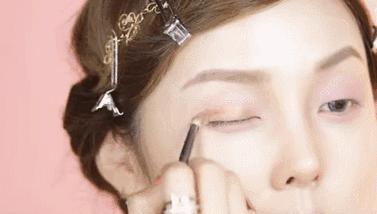 眼妆教程日常简单,眼妆教程日常简单易学