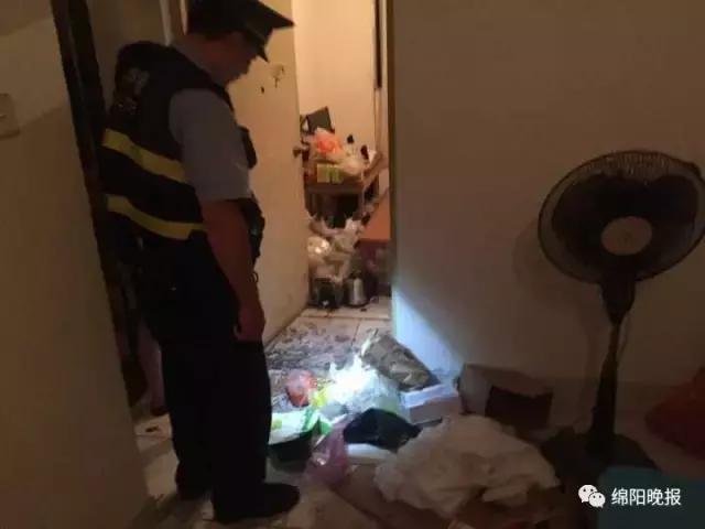 小伙把新房租给90后漂亮的女生,男子把房子租给一个女生