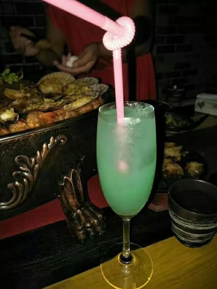 90后开一家美食小店,开一家海鲜自助餐厅一年赚多少钱