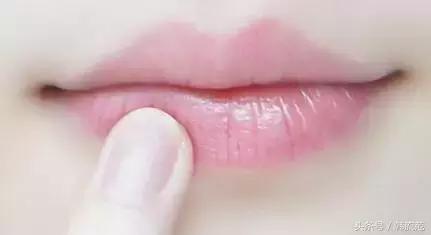 给你一万块买裤子还是买衣服,护肤和微整