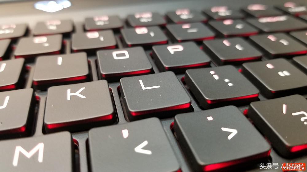 这款IFUNKS游戏本必须关注，性能霸道还自带机械键盘