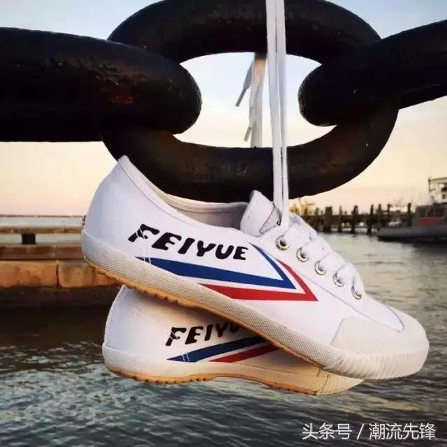 杨幂2021年春款小白鞋,杨幂一双最爱穿的国产鞋