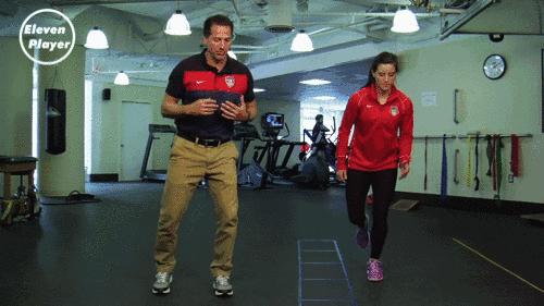 足球运动员保护膝盖的锻炼方法,足球训练如何保护膝盖