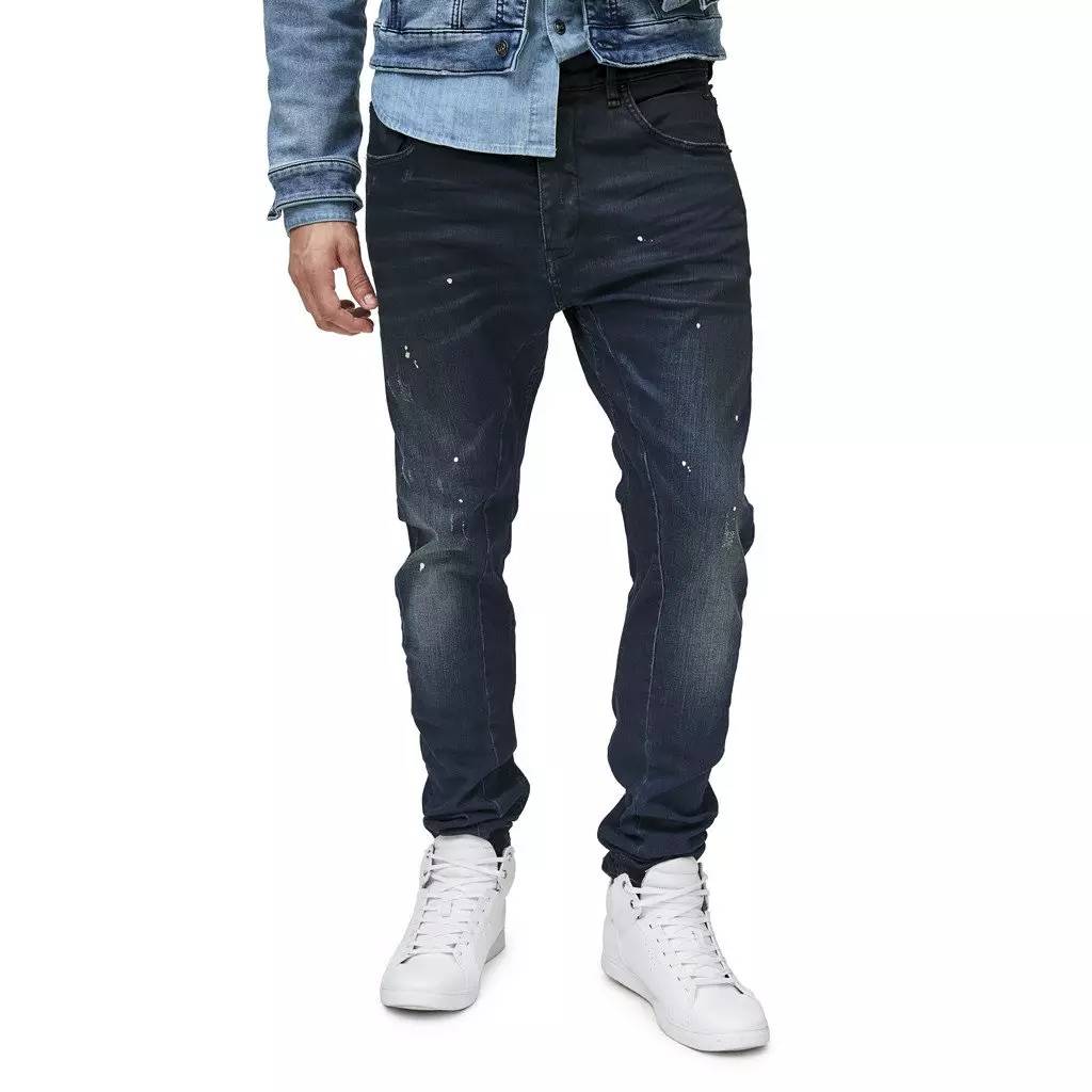 别争了，至少在牛仔裤这件事上，C罗肯定比梅西强