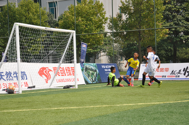 郜林打飞集锦,郜林脚后跟挑球过人