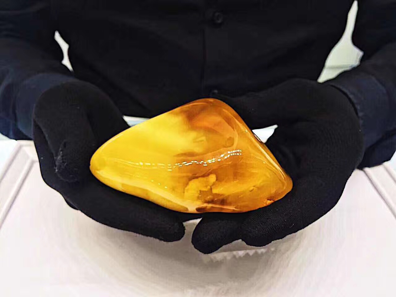 琥珀蜜蜡怎么鉴定真假图片视频,波罗的海蜜蜡手串真假鉴别