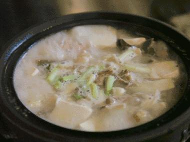 尽管经历了千百年,但你依然不能抵挡砂锅的醇香诱惑