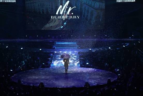 卡宾销售大跌24%；UN关闭英*旗国**舰店；JuicyCouture换创意总监；天猫奢侈品APP上线