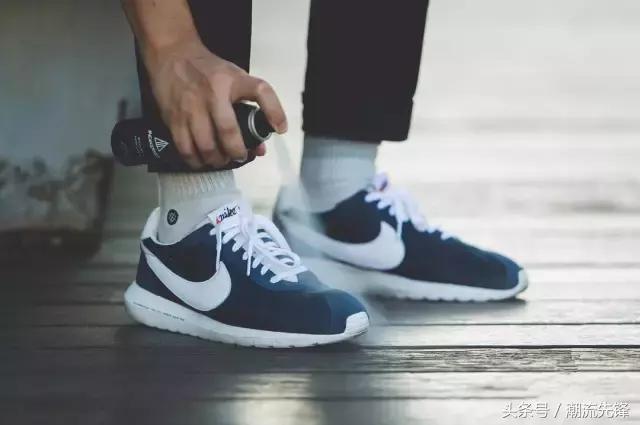 干掉一位鞋头很简单，你只需要踩脏他的球鞋！