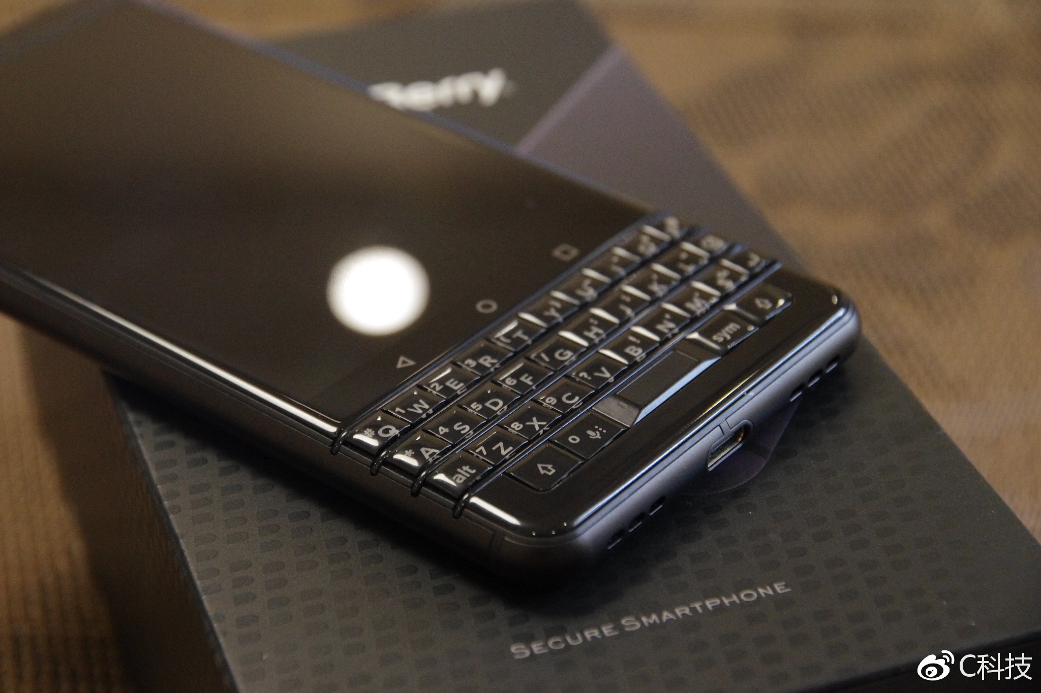 黑莓keyone国行版正式发布,全键盘真情怀黑莓keyone上手体验