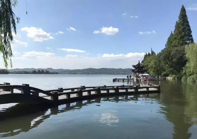 12月机票提前多少天订最便宜,每个星期哪天订机票最便宜