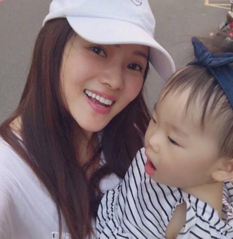 伊能静回应米粒戴眼镜,伊能静米粒现在的视频