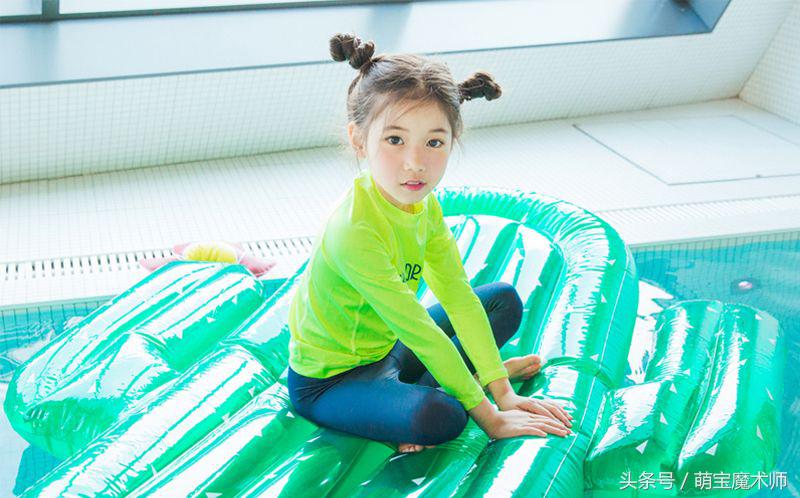 美人鱼防晒海边度假穿搭儿童泳衣,儿童美人鱼泳衣带尾巴搭配兔耳朵