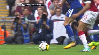 比惨、败人品、下黑脚，这场满是戏剧性的比赛会一直回响不断