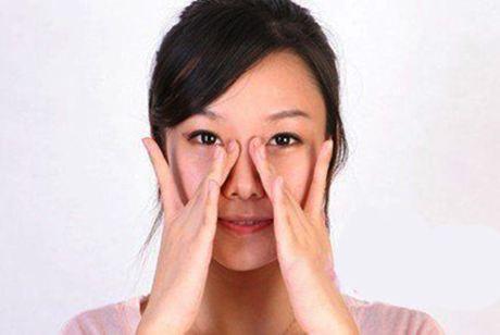 教大家三种去除眼袋的小妙招,简单高效消除眼袋的方法