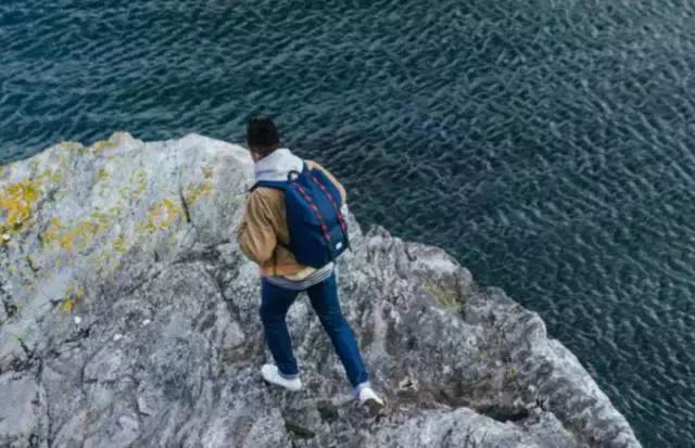 herschel双肩包灰粉,herschel双肩包带侧拉链