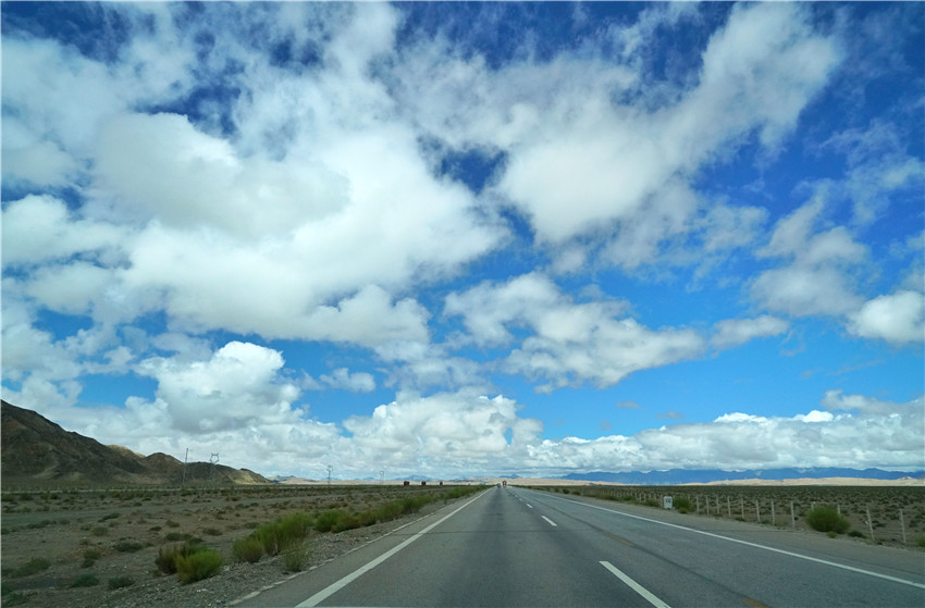 大柴旦翡翠湖美的像仙境,美丽的大柴旦翡翠湖宛如仙境