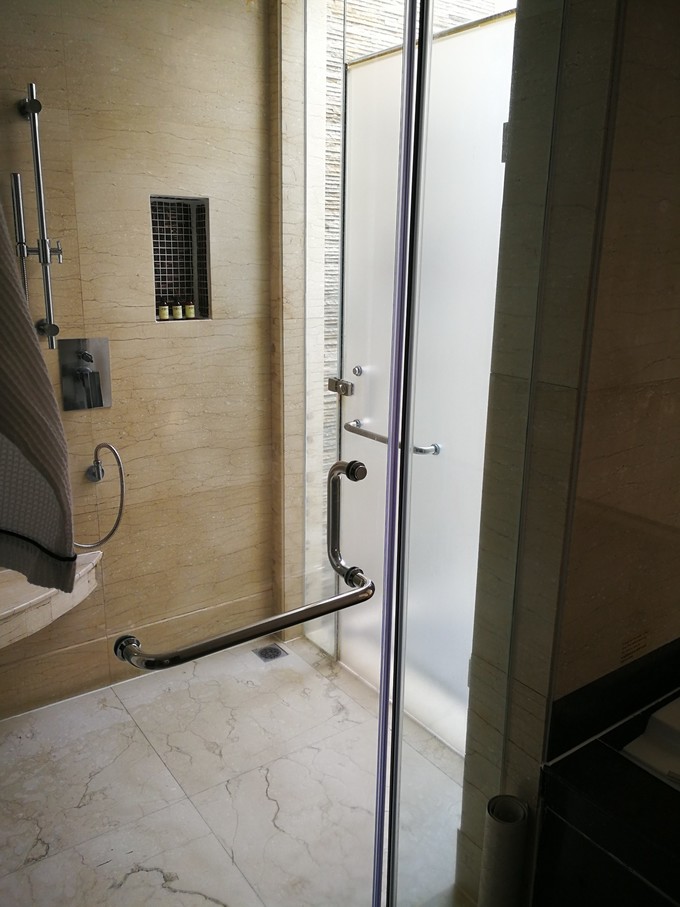 带着老妈和宝贝游三亚（两家铂尔曼和亚龙湾红树林度假之旅）