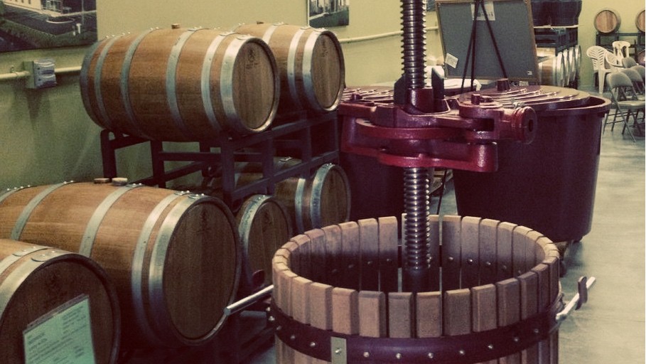 国外葡萄酒是用脚踩的吗,脚踩出来的葡萄酒好喝吗