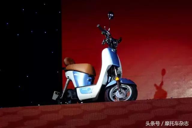 老款五羊本田125摩托车新车视频,2022年五羊本田佳御新车发布