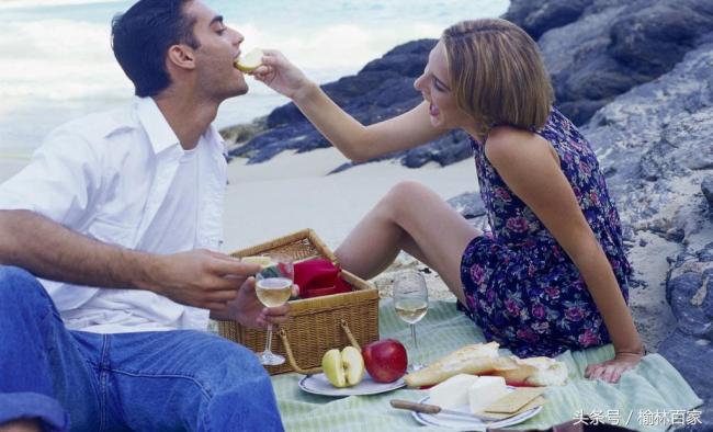 女朋友生日怎么写能感动她,女朋友生日不在身边怎么给她惊喜