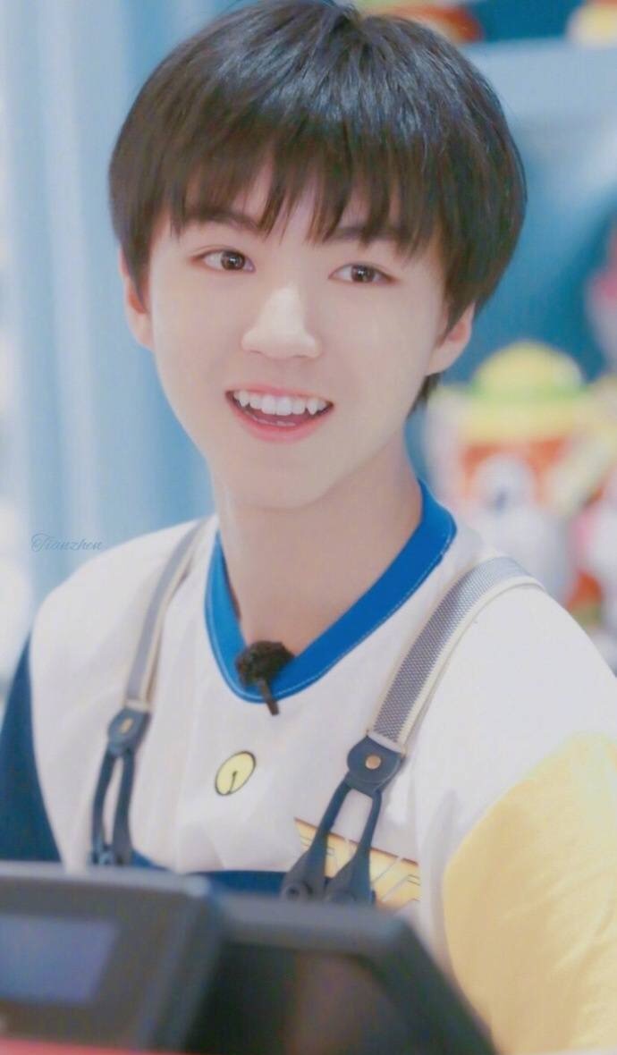 tfboys王俊凯王源易烊千玺几岁了,TFBOYS四周年易烊千玺