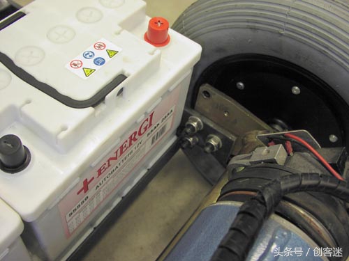 小伙自己动手做迷你电动四轮车,四轮电动小车简易制作