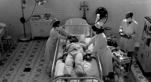 少年进封闭学校戒网瘾2天后死亡,16岁孩子戒网瘾被12小时打死