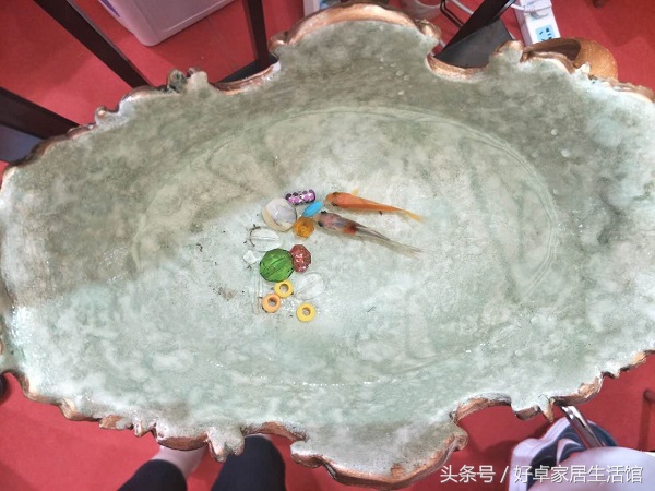 卫生间瓷砖下面水没干怎么做美缝,卫生间地面美缝用什么材料最实用