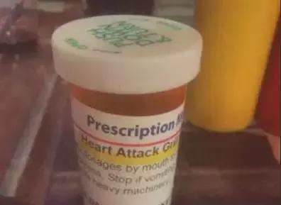 汉堡顶5斤肉,吃完心脏搭桥,代言人死了俩还有一群人抢着吃!